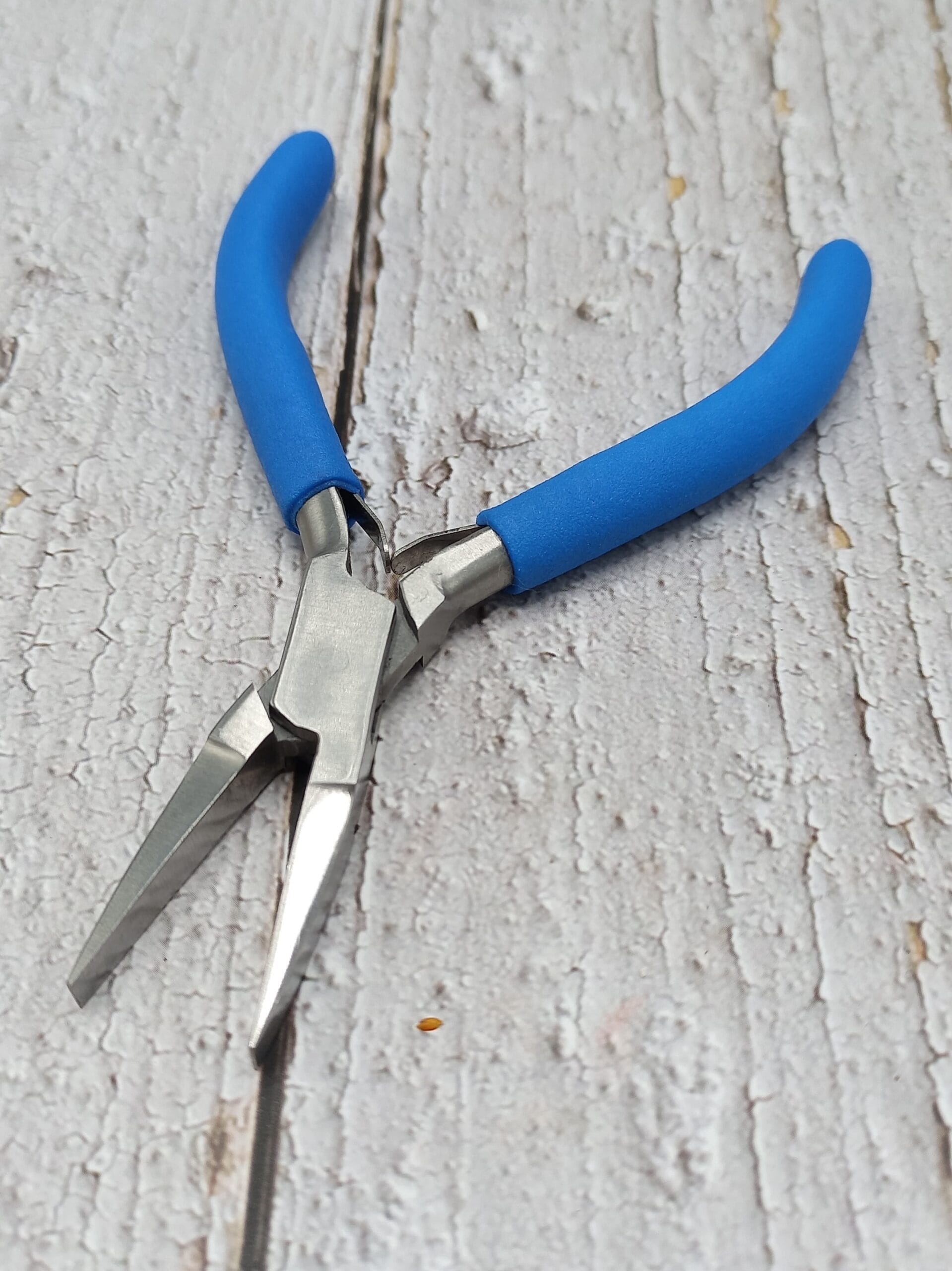 Flat Nose Pliers for Jewelry Making – Blue Grip Tool for Wire Holding, Shaping & Flattening